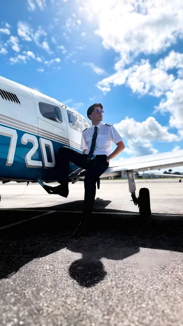 Premier vol solo pour @sacha.gkn ! 🧑🏻✈️✈️☀️#wecair #wecairpilotschool #pilotstudent #aviation #pilotschool #becomeapilot #formationpilote